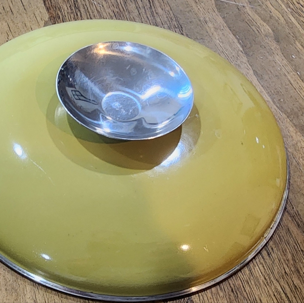 Yellow and Silver Cookware Lid